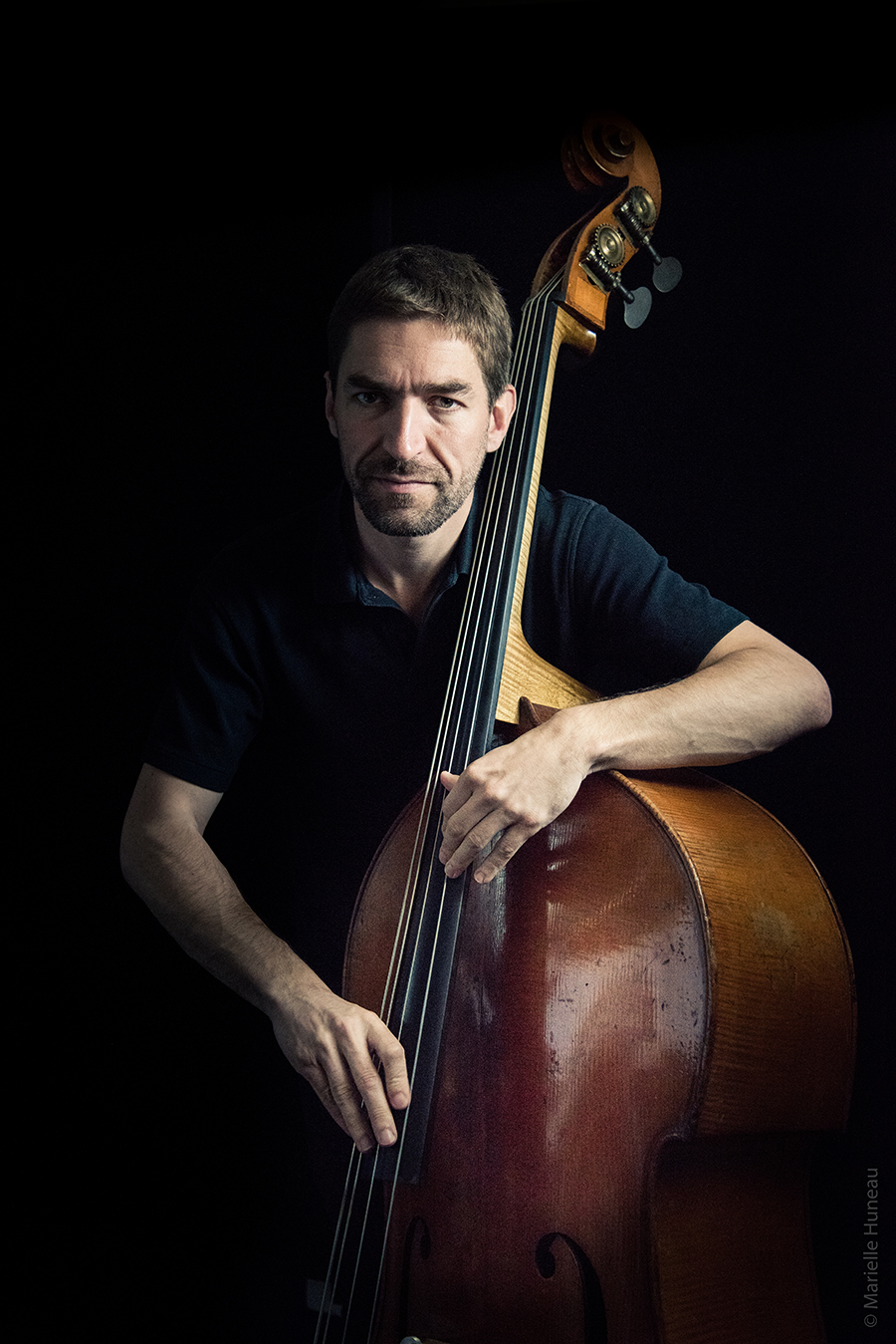     Damien Groleau - Photo credit Sylvain Dubrez, double bass player